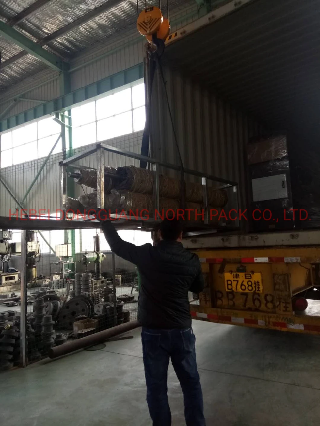 Horizontal automatic hydraulic baling press for cardboard waste